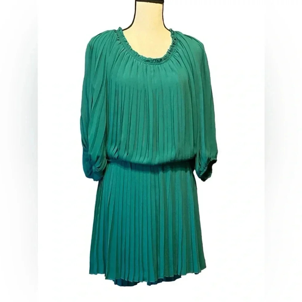 Max studio specialty products emerald dress​